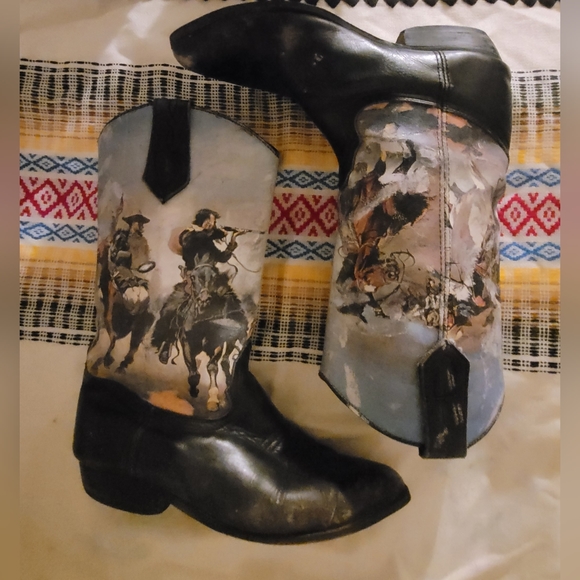 Cowboy scenery painted on these Black leather Cowboy boots!! Size 7.5 - Picture 6 of 6